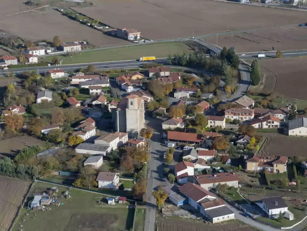 Vista aérea del concejo de Arangiz, en Vitoria-Gasteiz, junto a la carretera N-622
