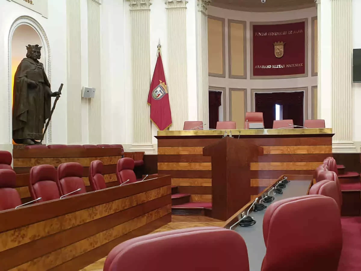 Salón de plenos de las Juntas Generales de Álava en Vitoria-Gasteiz