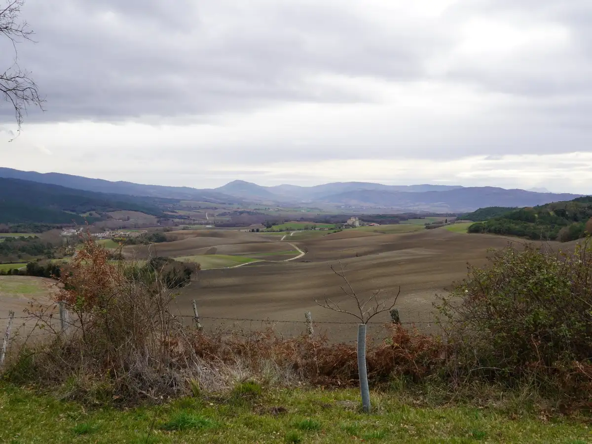 Paisaje natural de Valdegovía Paisaje de campos, bosques y montañas en Valdegovía, Álava
