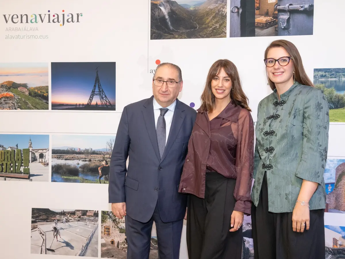 Felipe García, Almudena Cid y María Nanclares presentan la oferta turística de Álava y Vitoria-Gasteiz en Barcelona