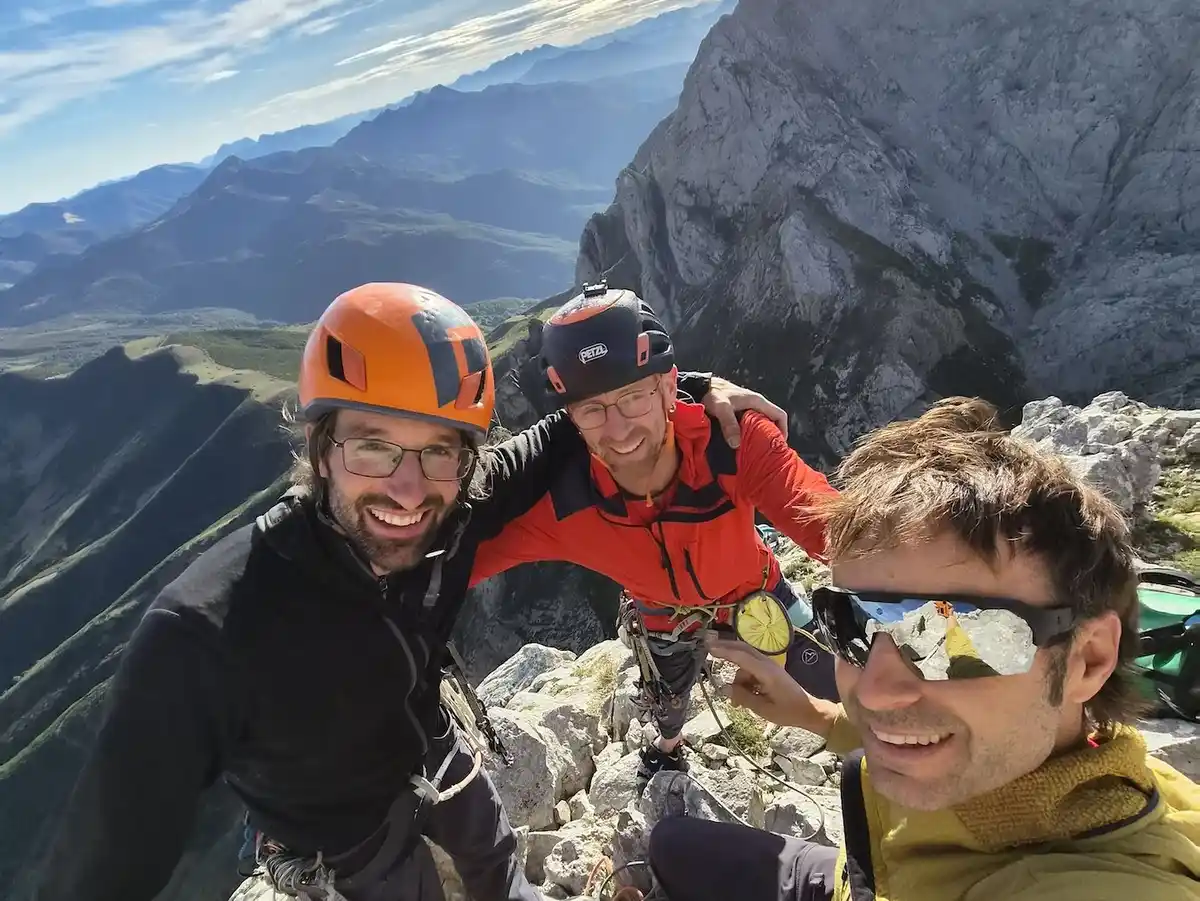 Los hermanos Pou en Vicios Ocultos Iker y Eneko Pou durante la primera escalada en libre de Vicios Ocultos en los Picos de Europa